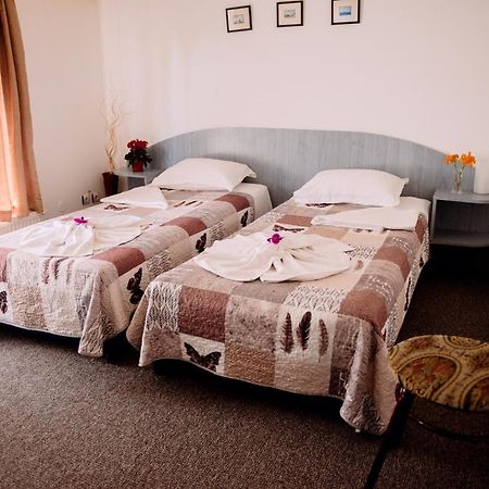 Casa Mica Guesthouse บูคาเรสต์ ภายนอก รูปภาพ