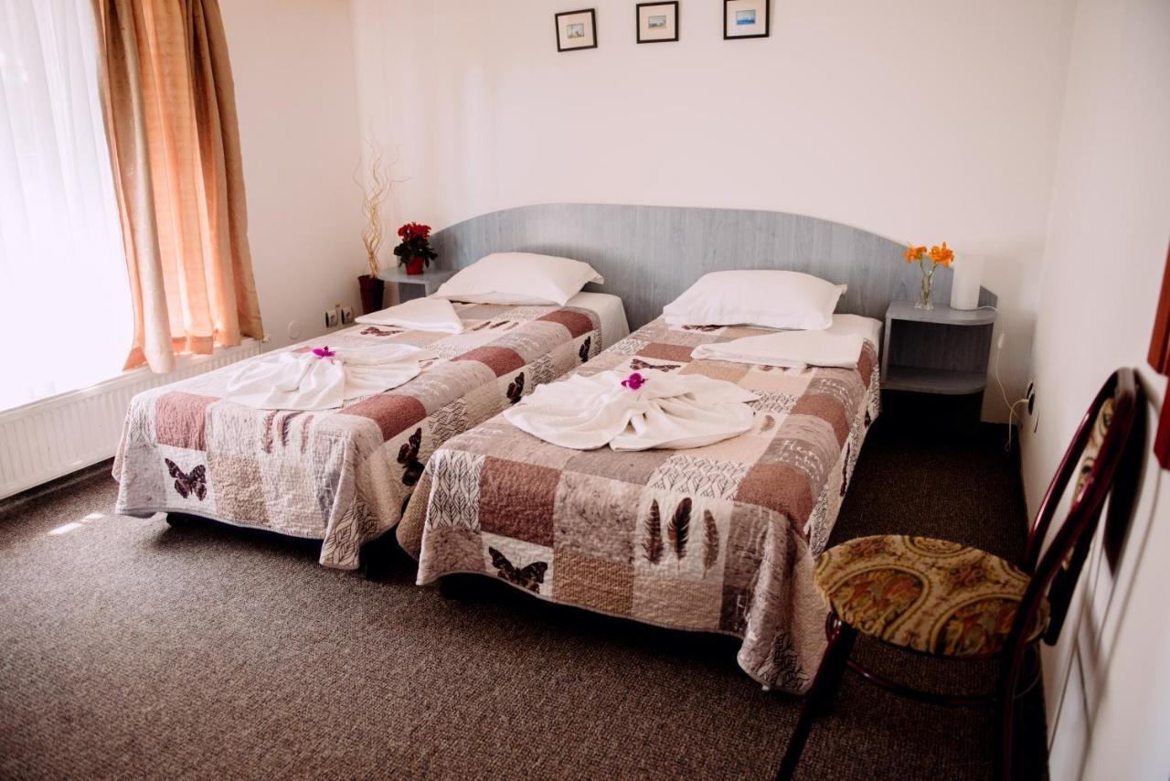Casa Mica Guesthouse บูคาเรสต์ ภายนอก รูปภาพ
