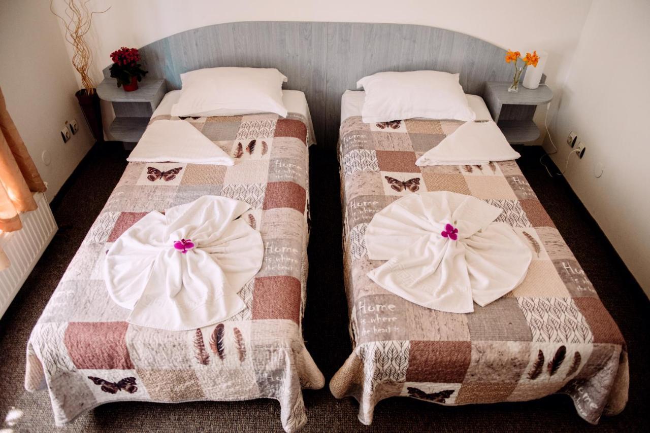 Casa Mica Guesthouse บูคาเรสต์ ภายนอก รูปภาพ