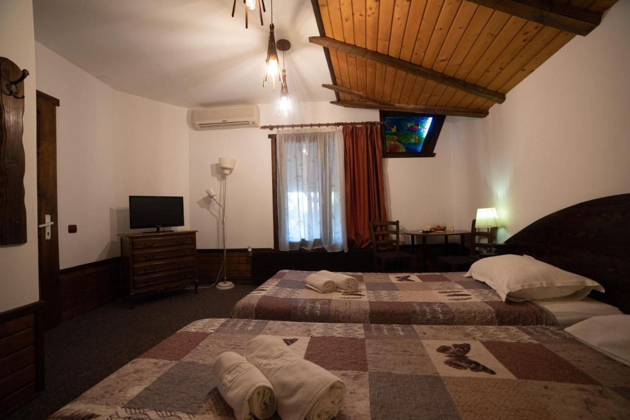 Casa Mica Guesthouse บูคาเรสต์ ภายนอก รูปภาพ