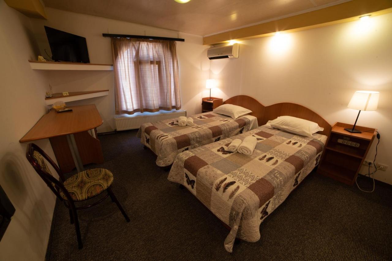 Casa Mica Guesthouse บูคาเรสต์ ภายนอก รูปภาพ