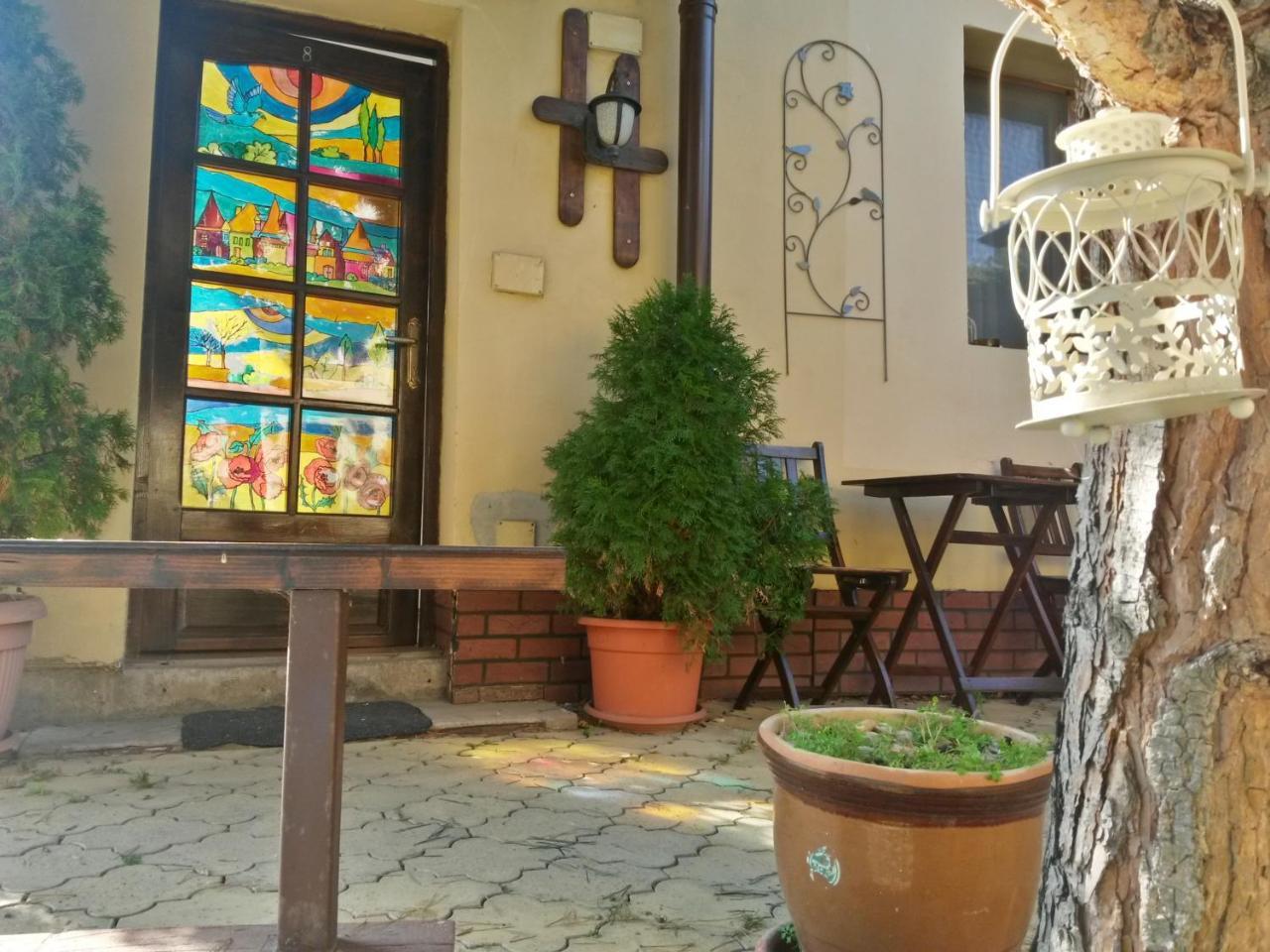 Casa Mica Guesthouse บูคาเรสต์ ภายนอก รูปภาพ