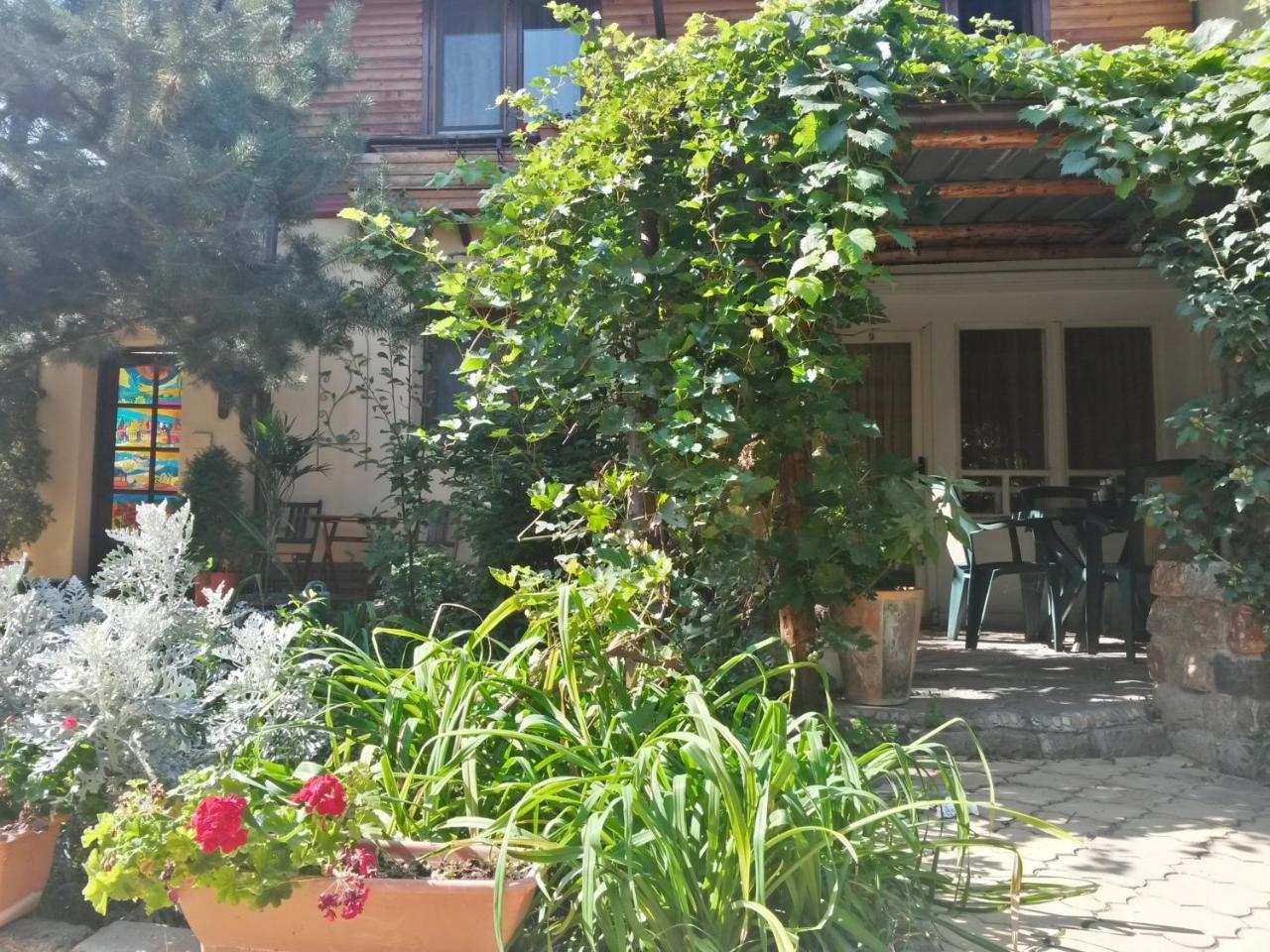 Casa Mica Guesthouse บูคาเรสต์ ภายนอก รูปภาพ