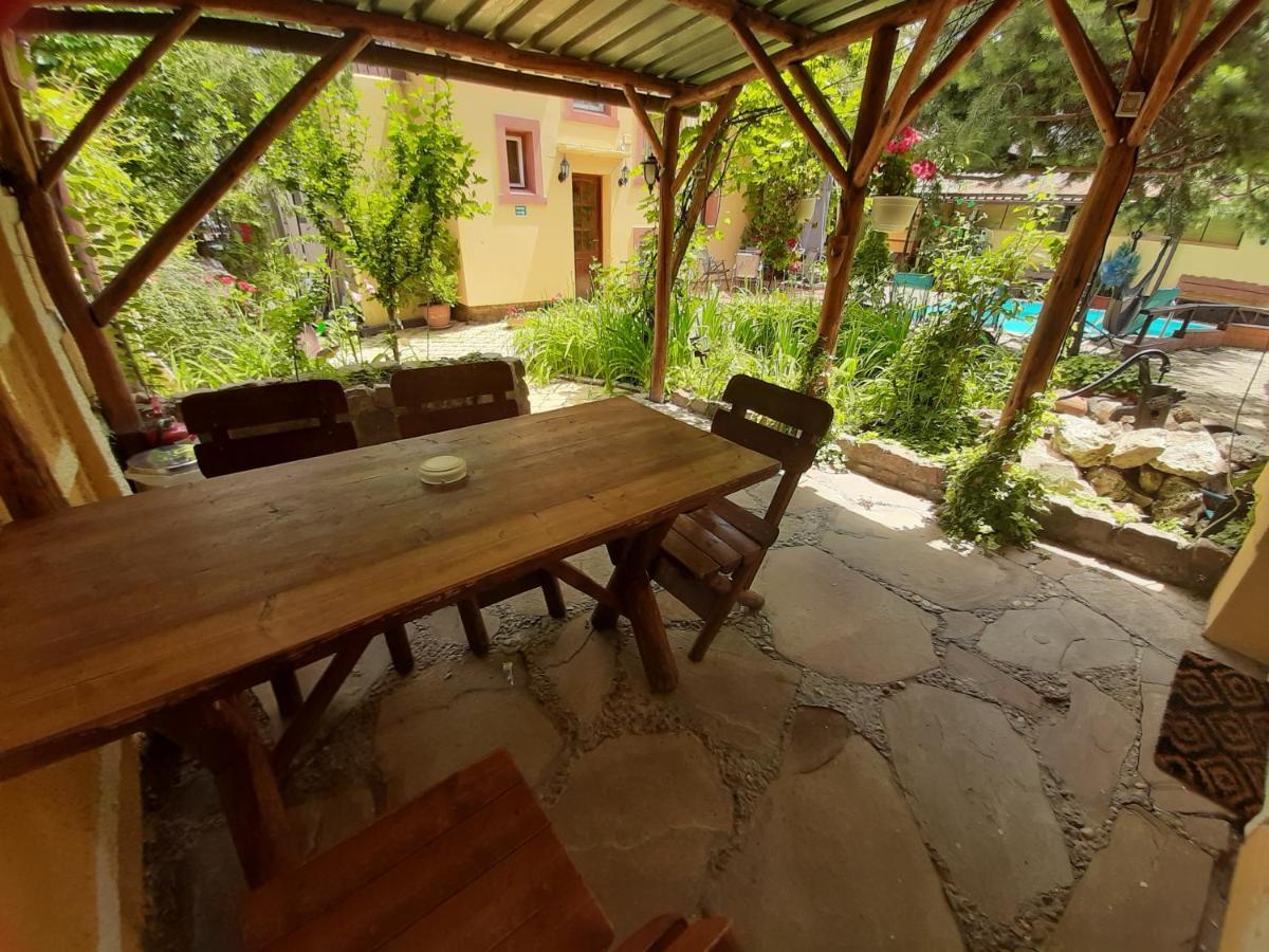 Casa Mica Guesthouse บูคาเรสต์ ภายนอก รูปภาพ