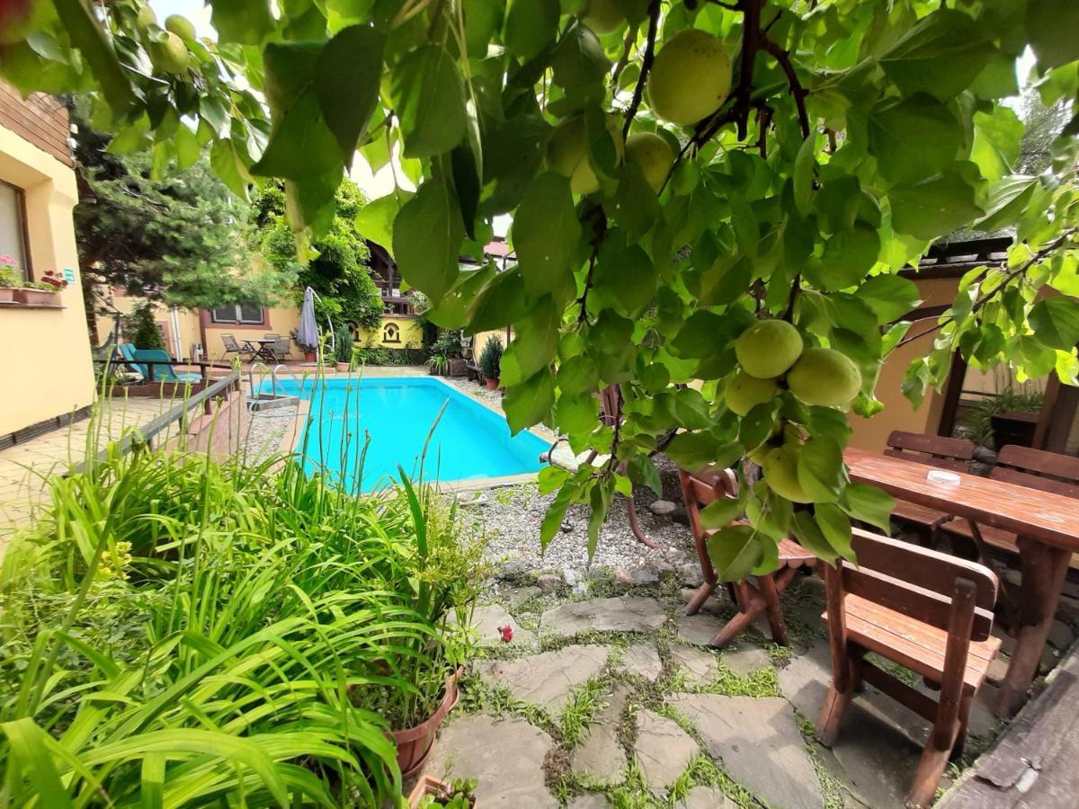 Casa Mica Guesthouse บูคาเรสต์ ภายนอก รูปภาพ
